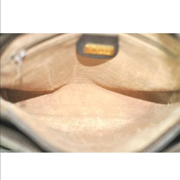 Gucci Authentic Crossbody Shoulder Handbag - Picture 6 of 12